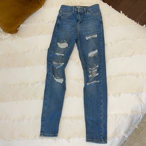 Destroyed ripped highwaisted topshop Jaime Jeans - size 26